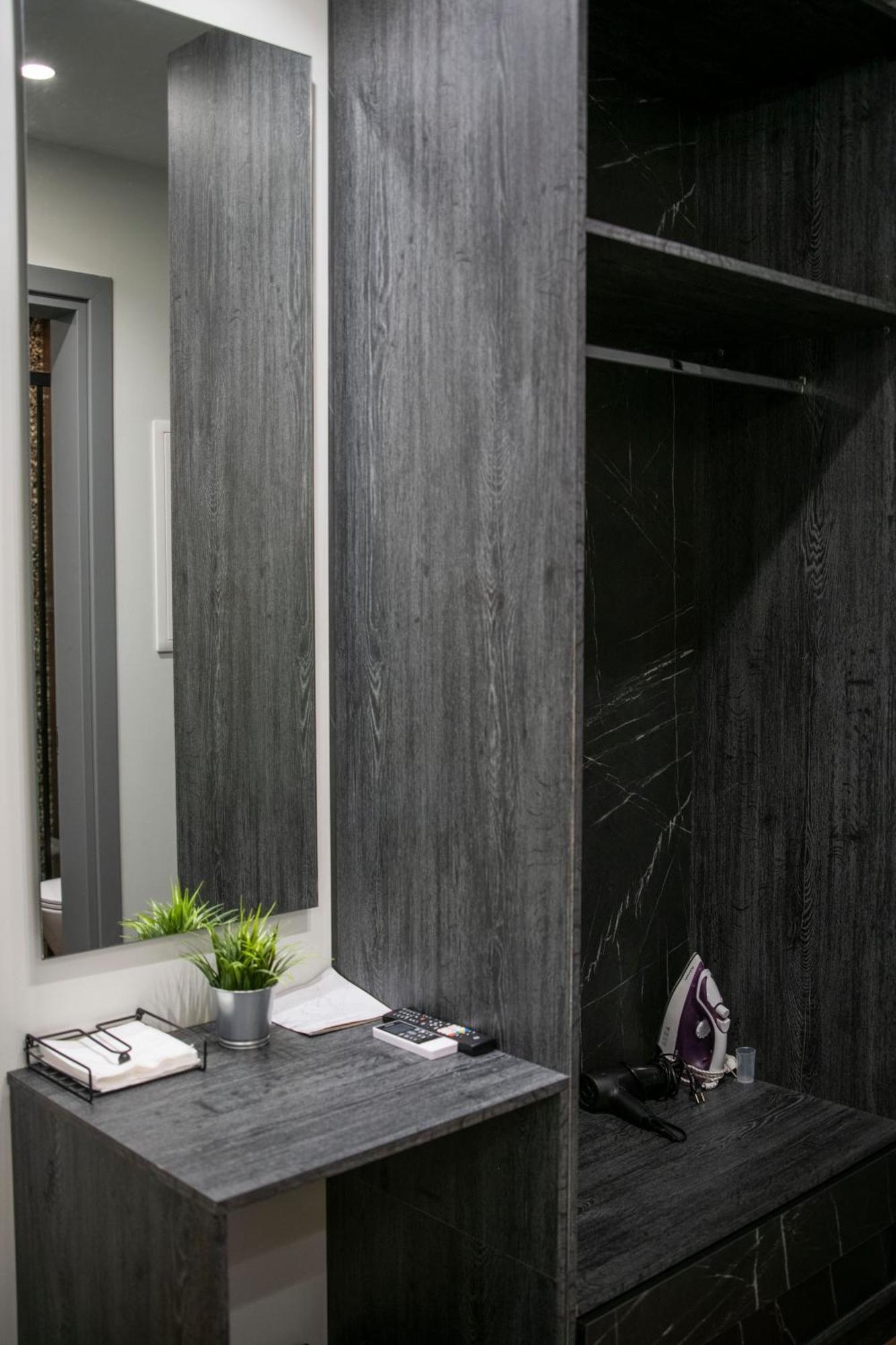 Rooster Suites Aten Exteriör bild