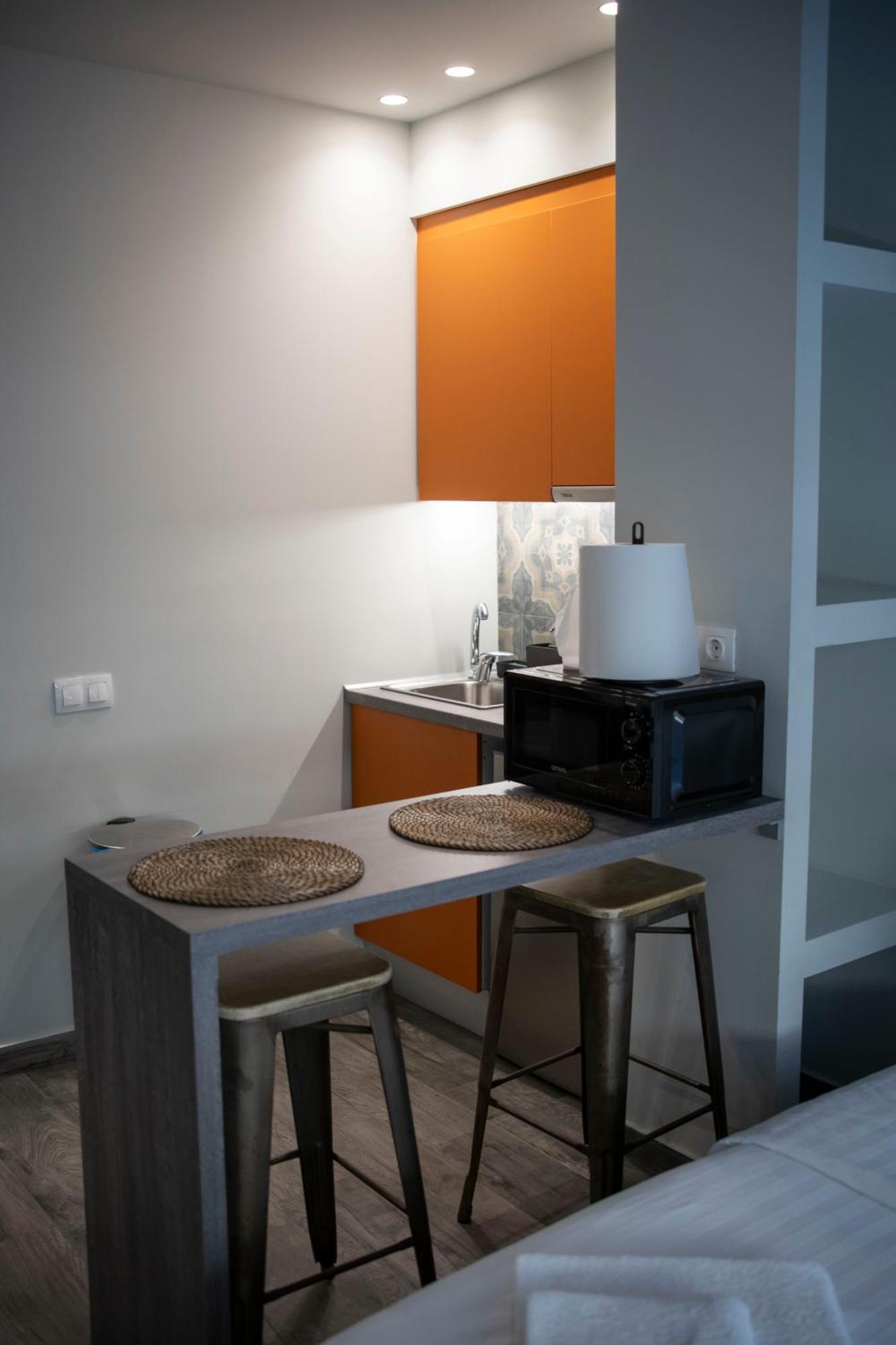 Rooster Suites Aten Exteriör bild