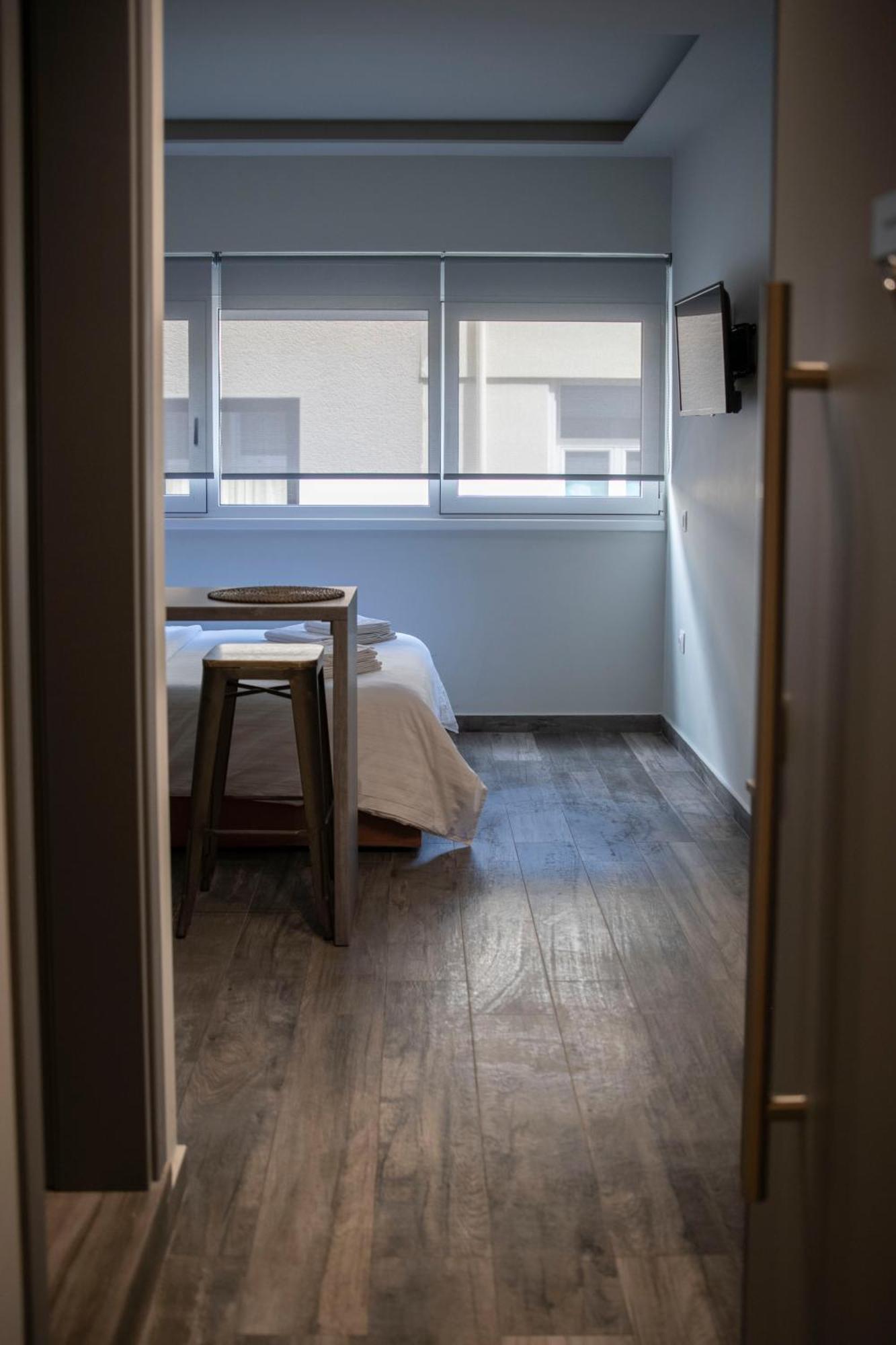 Rooster Suites Aten Exteriör bild