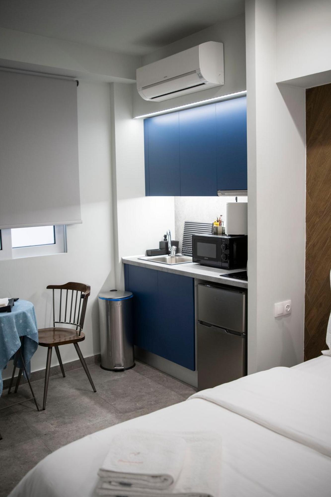 Rooster Suites Aten Exteriör bild