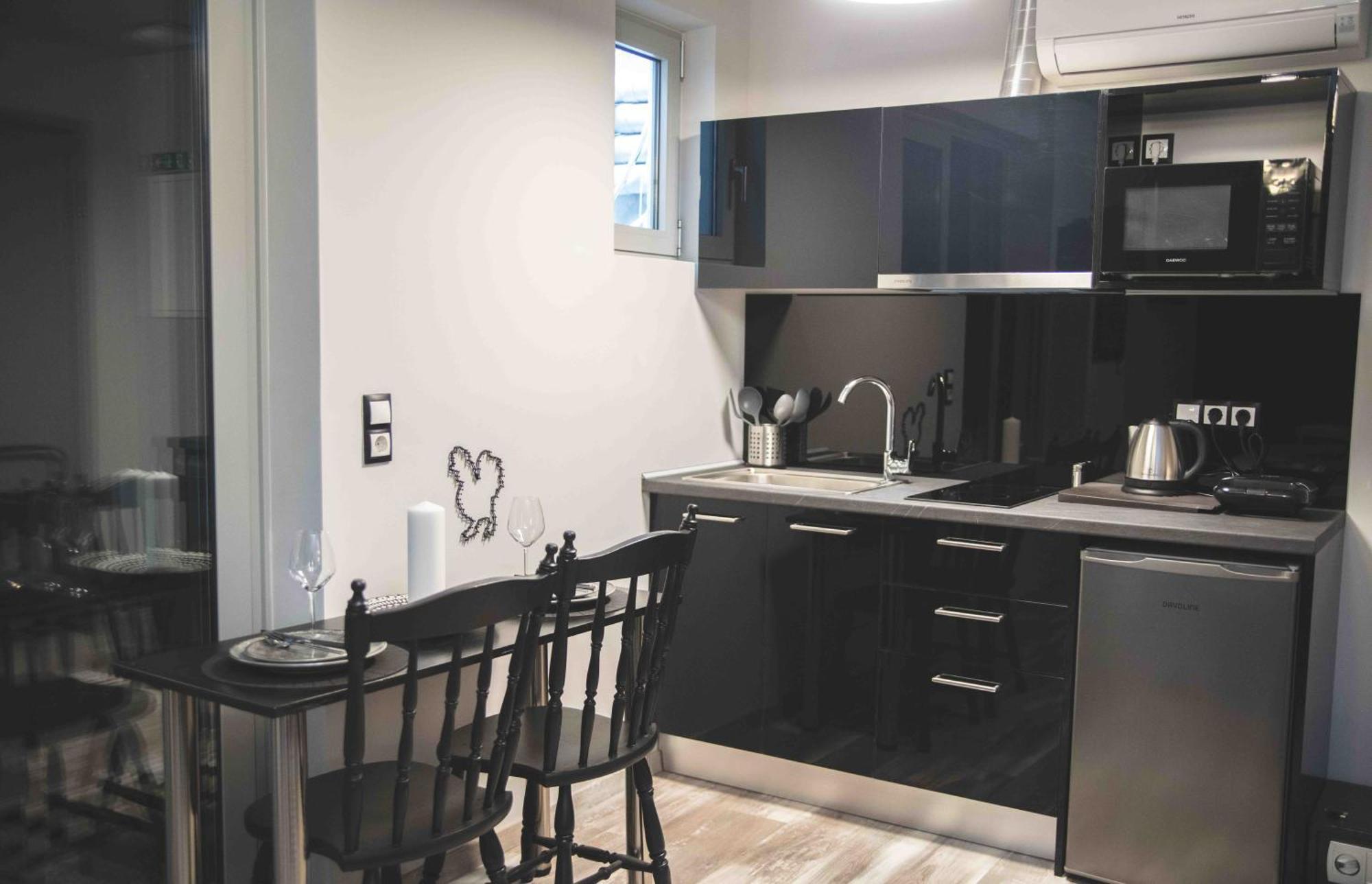 Rooster Suites Aten Exteriör bild